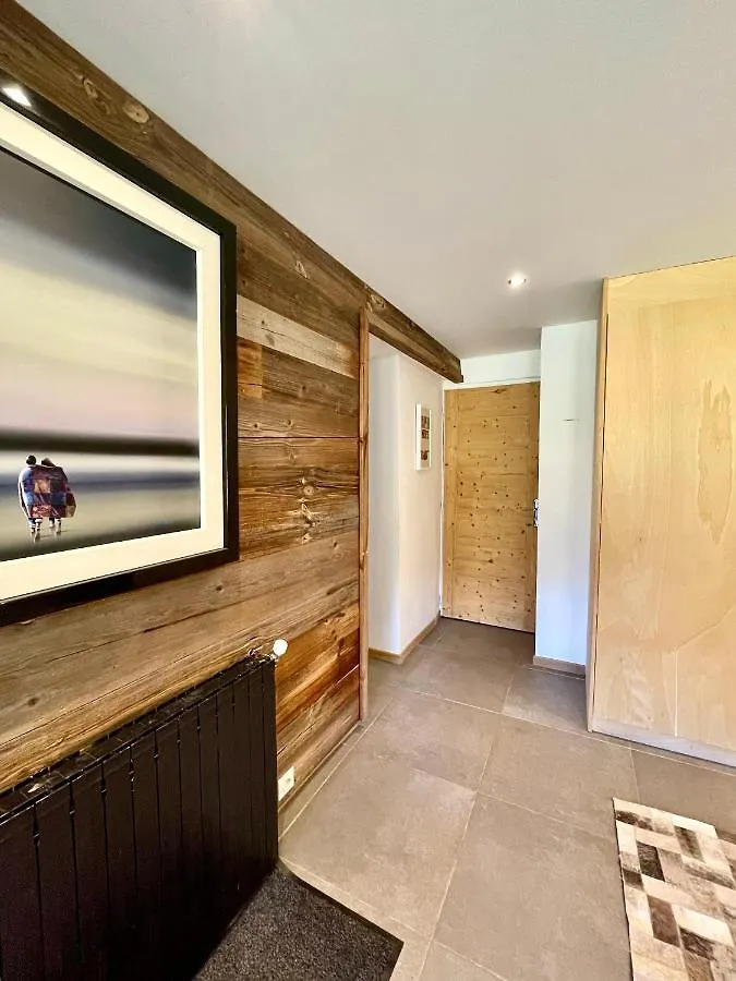 Ski In-Ski Out! Spacious & Stylish Apartment For 8 In The Heart Of Lavachet Tignes