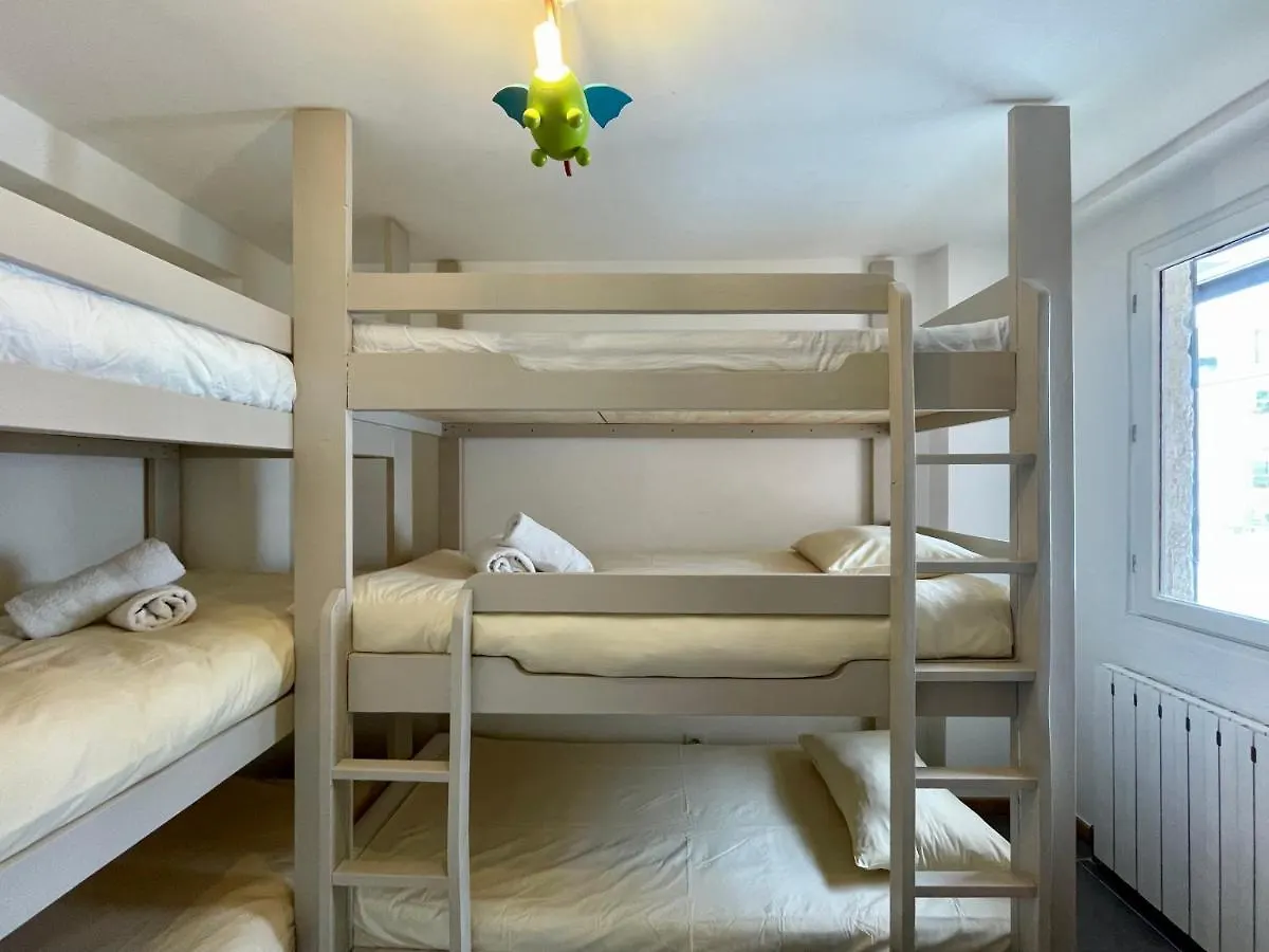 Ski In-Ski Out! Spacious & Stylish Apartment For 8 In The Heart Of Lavachet تينْيِ فرنسا