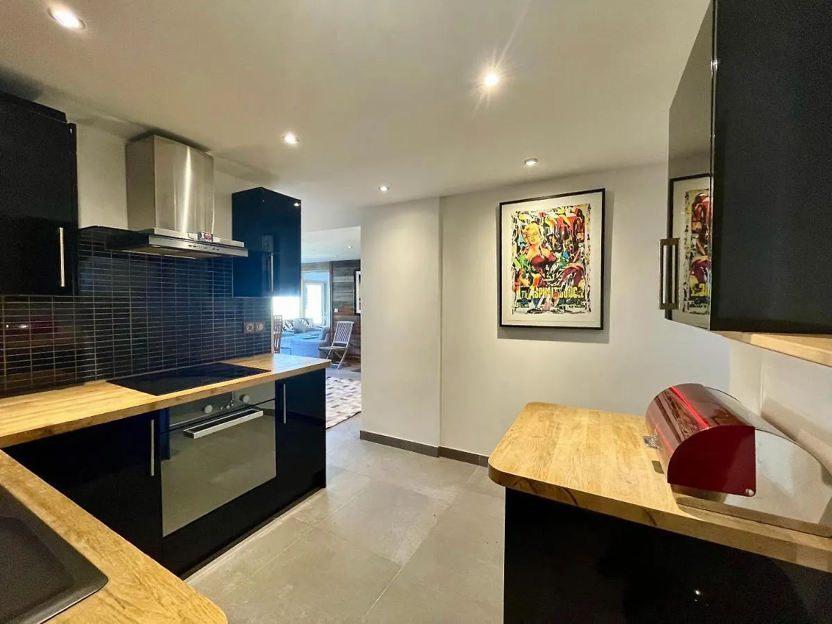 Ski In-Ski Out! Spacious & Stylish Apartment For 8 In The Heart Of Lavachet تينْيِ فرنسا
