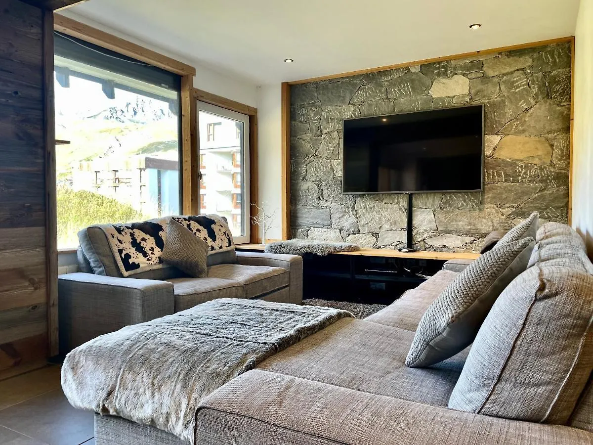 Ski In-Ski Out! Spacious & Stylish Apartment For 8 In The Heart Of Lavachet تينْيِ