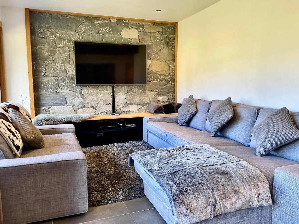 Ski In-Ski Out! Spacious & Stylish Apartment For 8 In The Heart Of Lavachet تينْيِ فرنسا