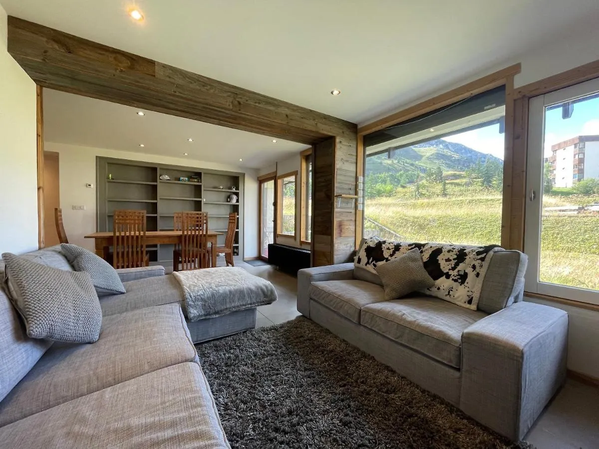 Ski In-Ski Out! Spacious & Stylish Apartment For 8 In The Heart Of Lavachet تينْيِ 0*,  فرنسا