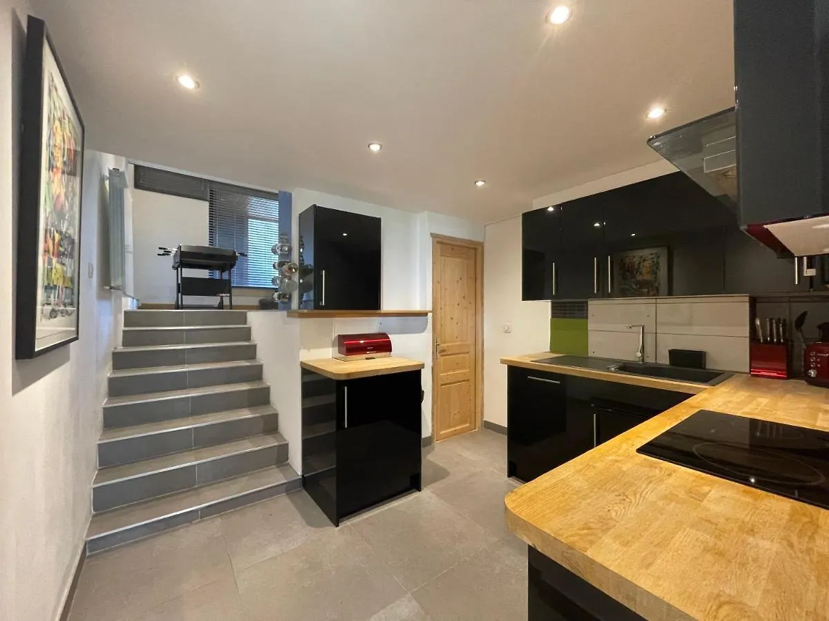 Ski In-Ski Out! Spacious & Stylish Apartment For 8 In The Heart Of Lavachet تينْيِ