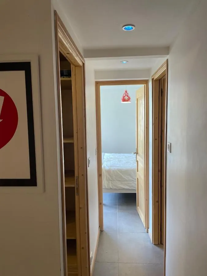 Ski In-Ski Out! Spacious & Stylish Apartment For 8 In The Heart Of Lavachet تينْيِ