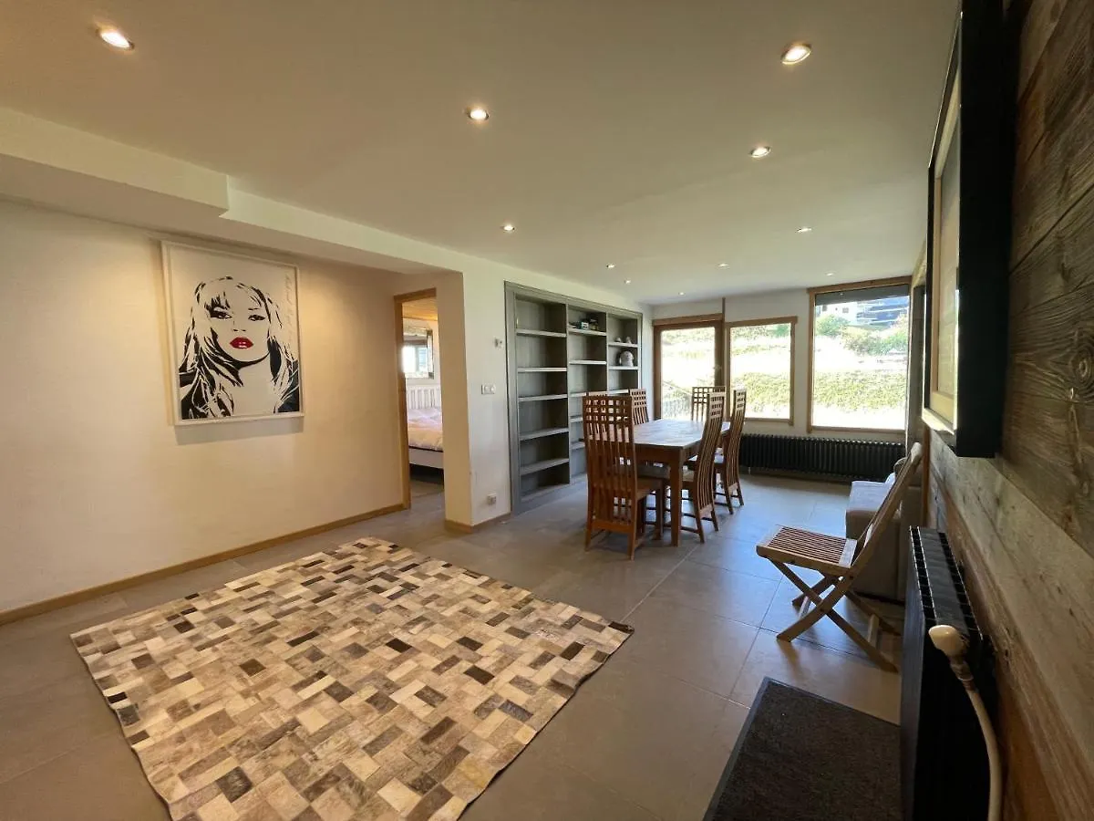 Ski In-Ski Out! Spacious & Stylish Apartment For 8 In The Heart Of Lavachet تينْيِ