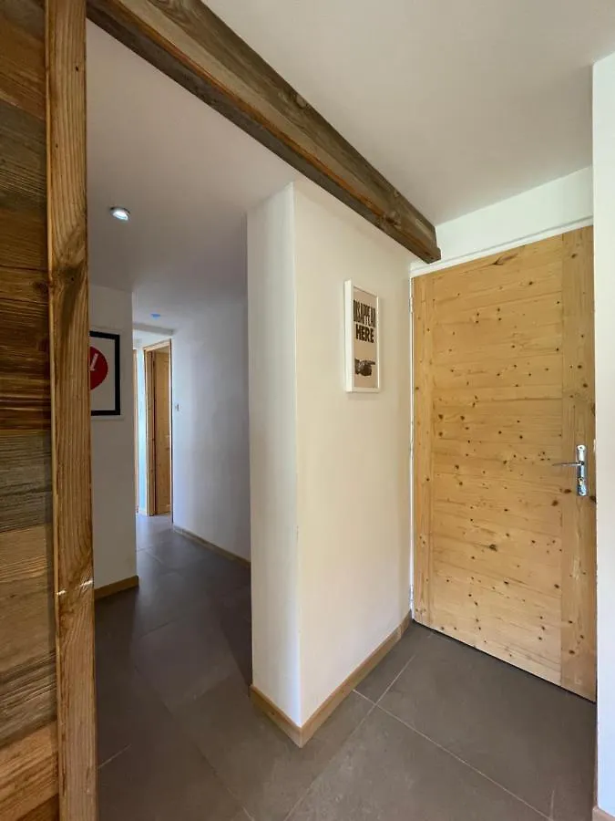 Ski In-Ski Out! Spacious & Stylish Apartment For 8 In The Heart Of Lavachet تينْيِ