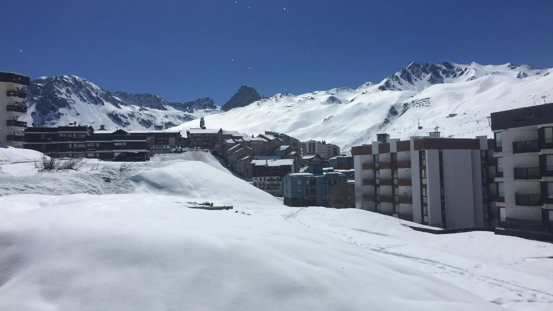 Ski In-Ski Out! Spacious & Stylish Apartment For 8 In The Heart Of Lavachet تينْيِ