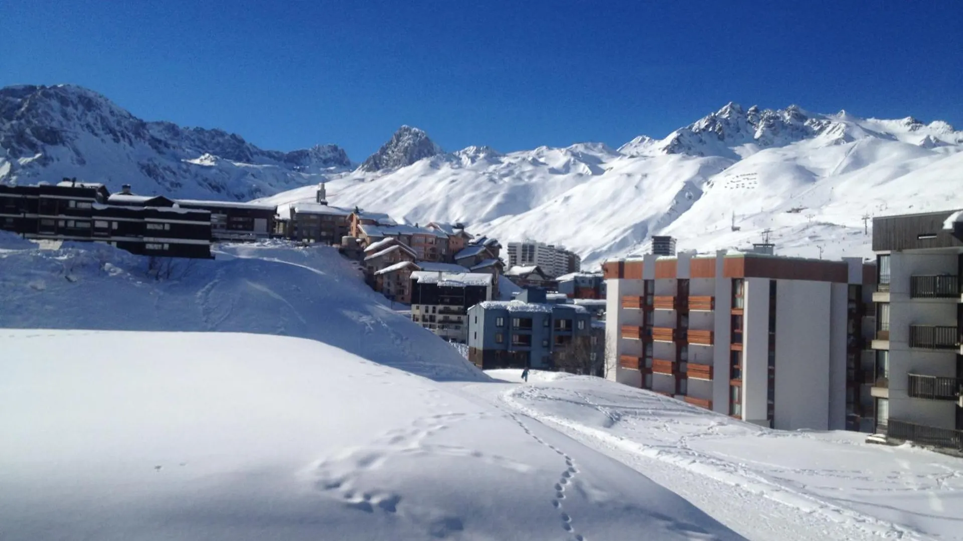 Ski In-Ski Out! Spacious & Stylish Apartment For 8 In The Heart Of Lavachet تينْيِ فرنسا